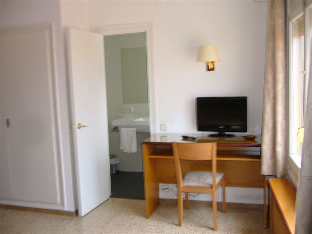 Hostal Can Pou Vidreres Exterior photo