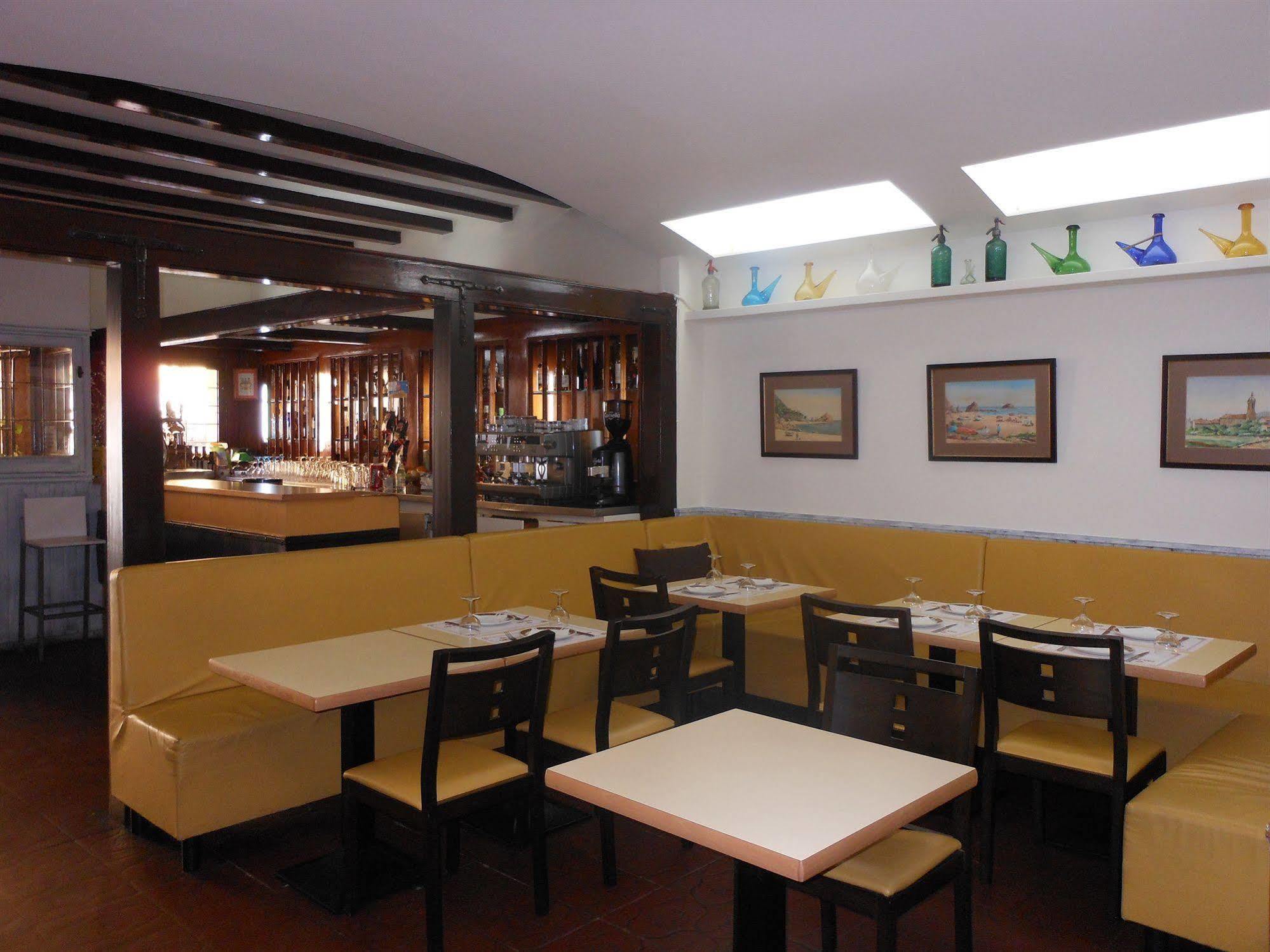 Hostal Can Pou Vidreres Exterior photo